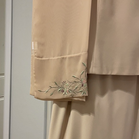 Parisline Set with Shawl - Picture 3 of 6